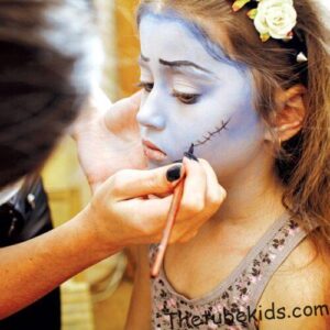 halloween-party-games-for-kids-face-painting