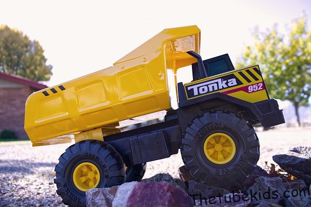 Step‑By‑Step Guide to Using CoComelon’s Construction Vehicles Song for Teaching Dump Trucks, Excavators & More 3 toy dump truck with musical notes